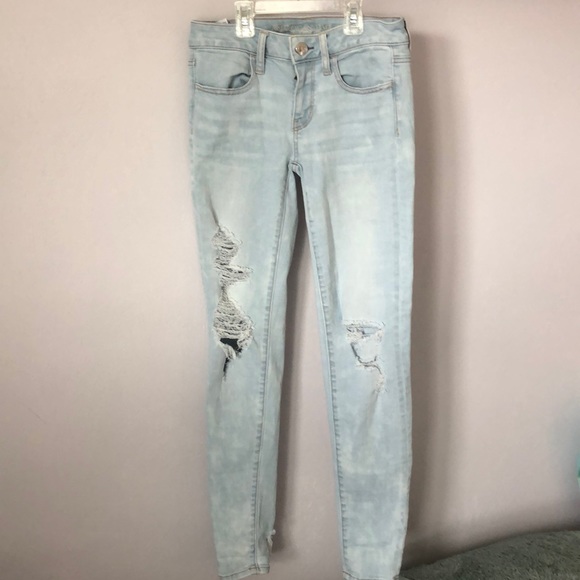 American Eagle light wash ripped jeans - Picture 2 of 3